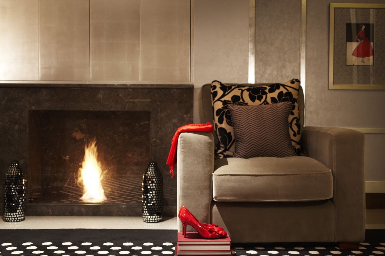 Fuego ecológico Ecosmart Fire XS 340 EcoSmartFire con diseño moderno y llamas visibles en el interior del producto.
