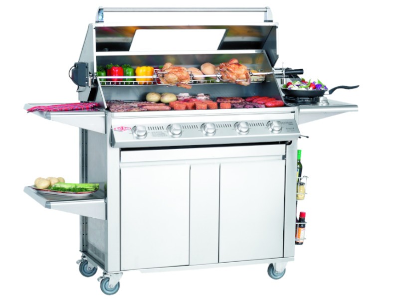 Distintos estantes para todo lo que necesite en su  Barbacoa de Gas SIGNATURE PREMIUM 5B BEEFEATER
