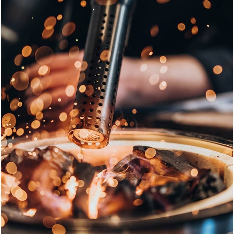 Uso del encendedor de carbon monolith monolighter