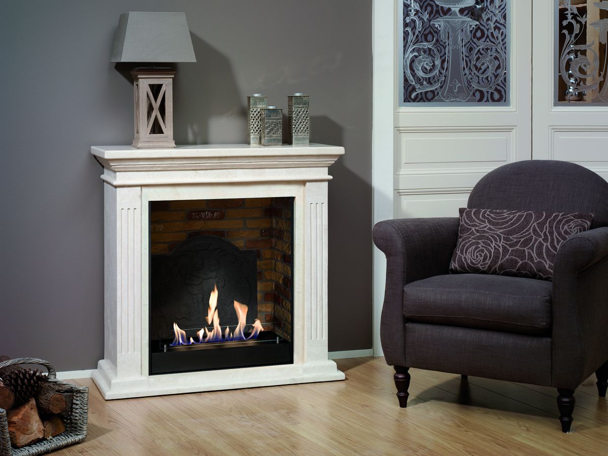Estufa de bioetanol CADIZ BIOETANOL Ruby Fires Xaralyn con acabado en color rubí, diseño moderno y elegante para interiores.