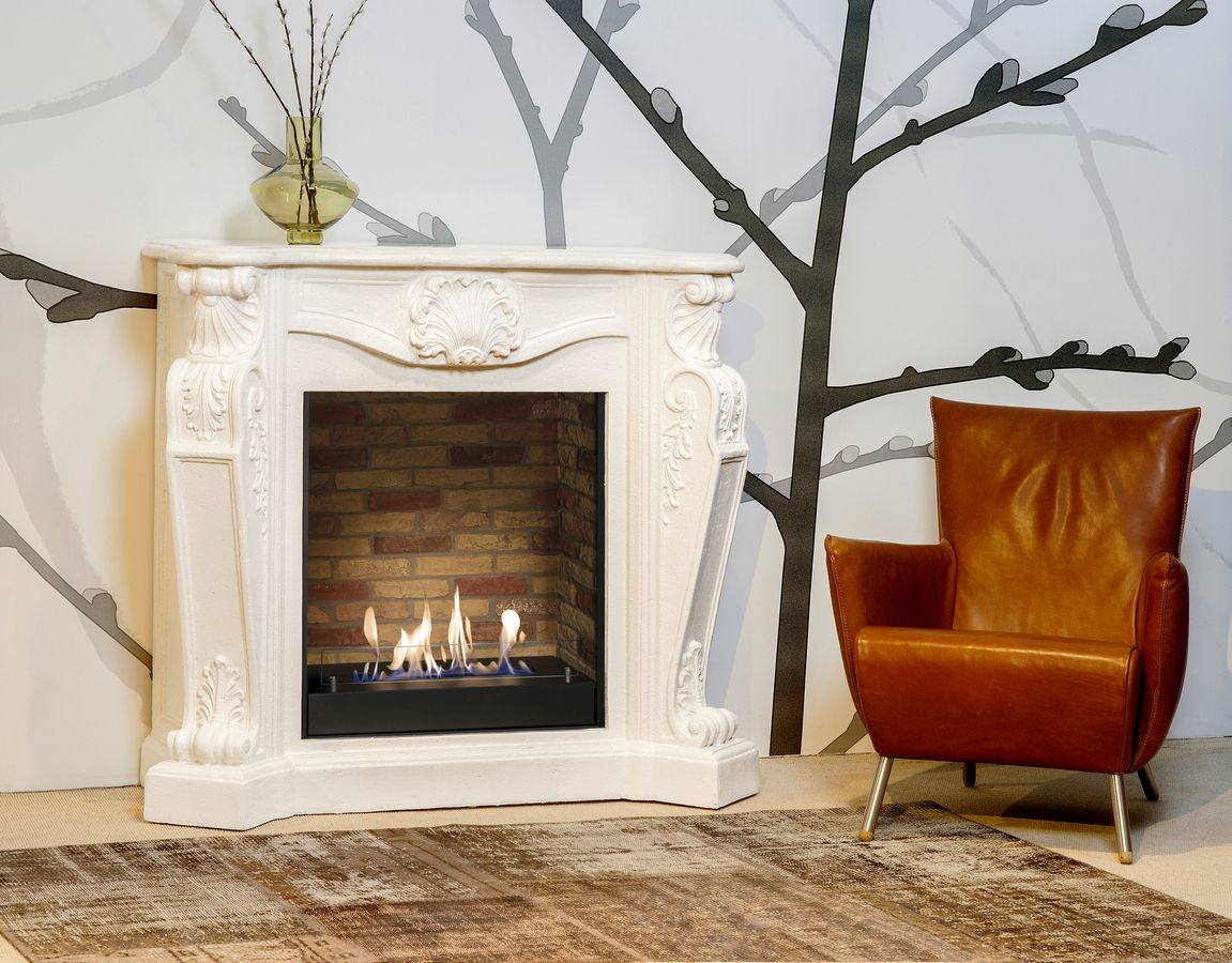 Estufa de bioetanol Louis XV Ruby Fires Xaralyn con acabado en color rubí y diseño elegante para interiores modernos.