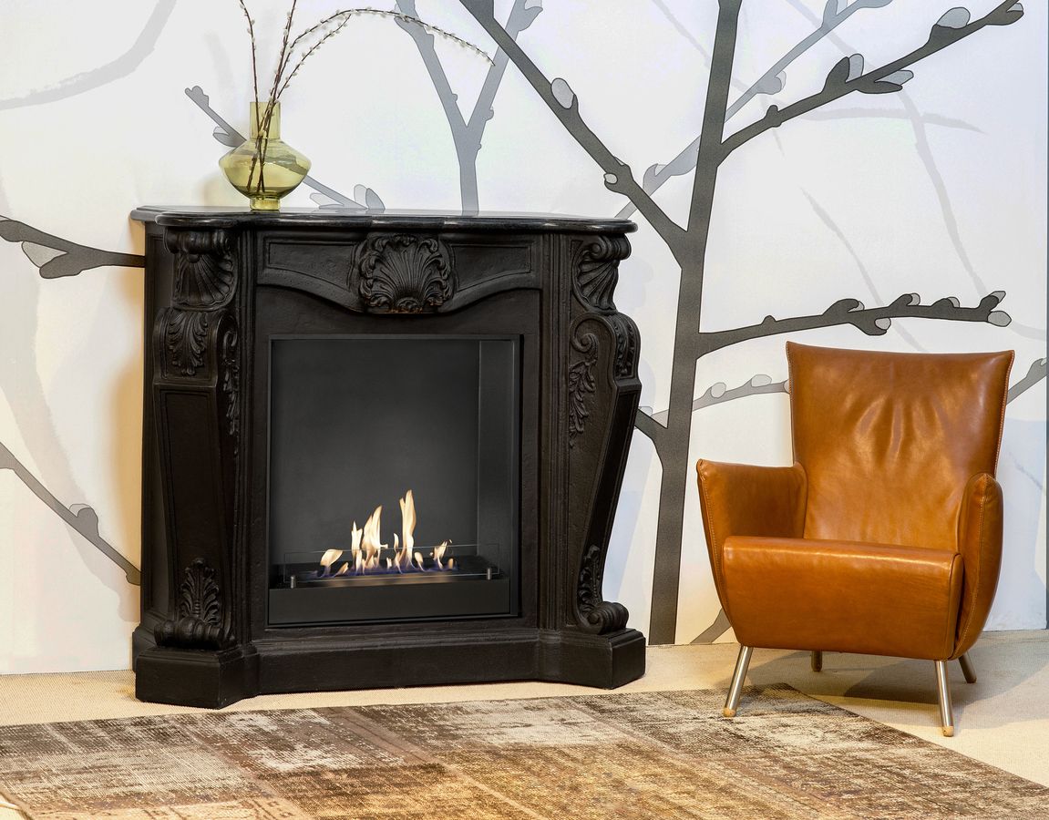 Estufa de bioetanol Louis XV Ruby Fires Xaralyn con acabado en color rubí y diseño elegante para interiores modernos.