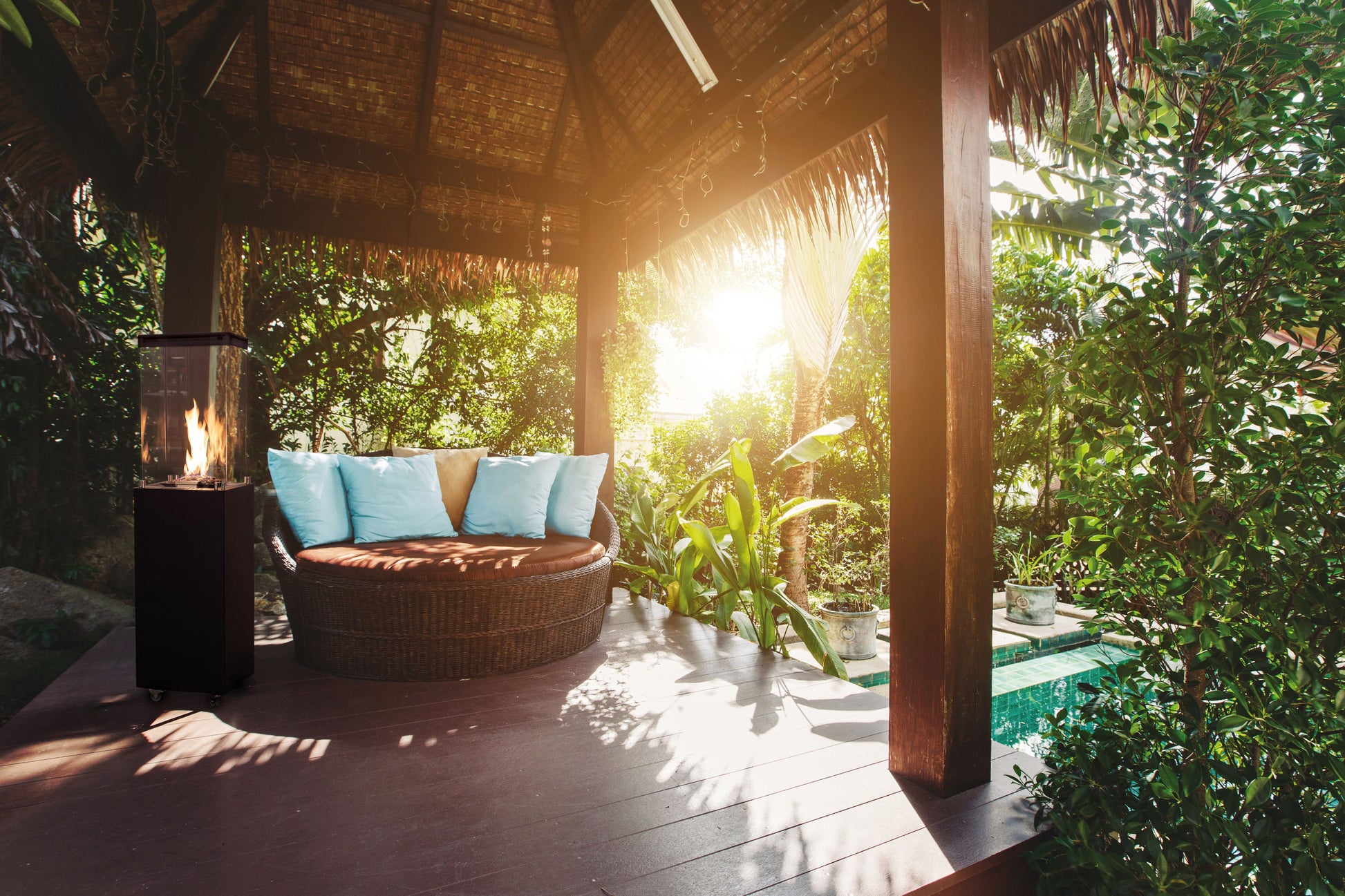 Para disfrutar atardeceres en nuestra terraza exterior, con la estufa de gas Lighthouse de Planika