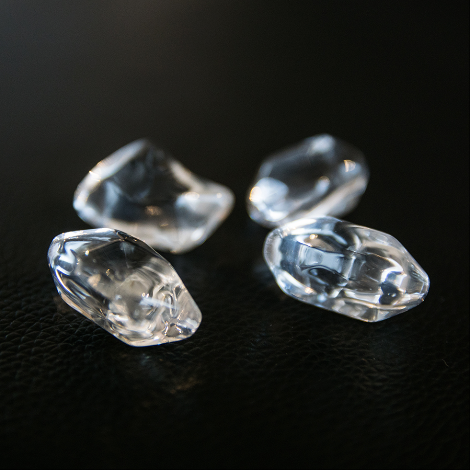 piedras vidrio transparentes Kratki