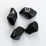 piedras vidrio negras Kratki