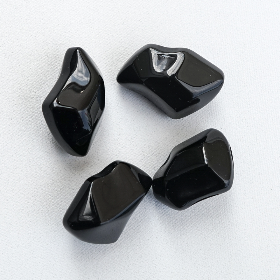 piedras vidrio negras Kratki