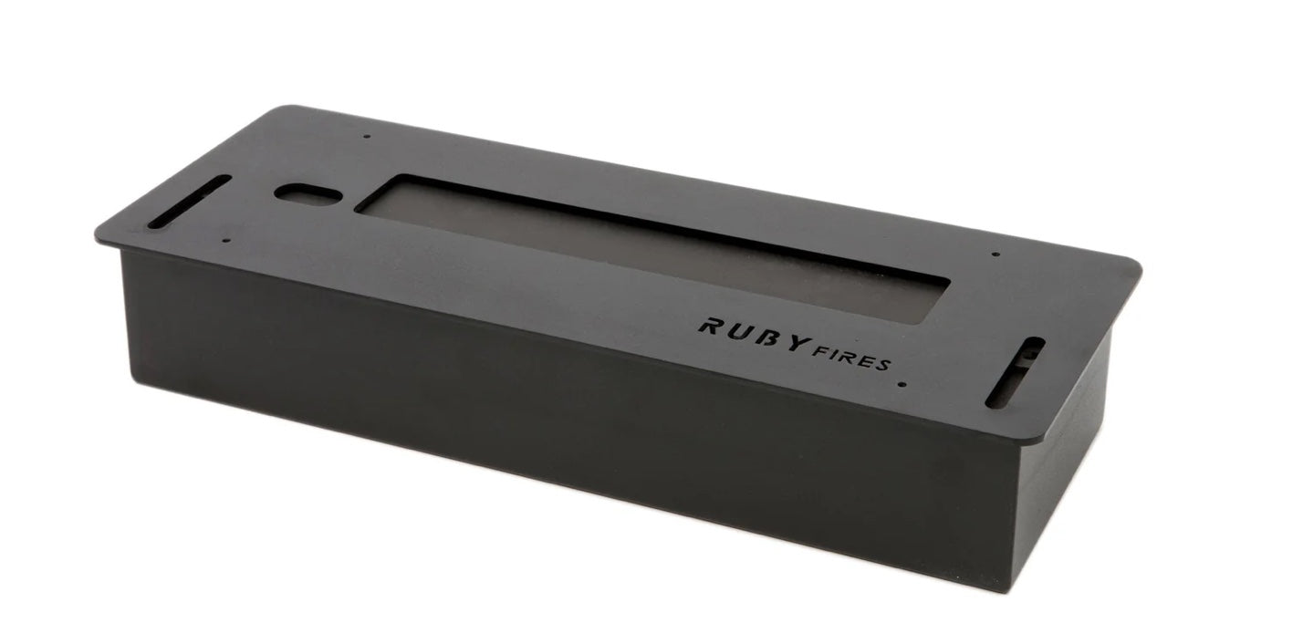 Quemador de fuego Ruby Fires Xaralyn, diseño elegante en metal negro con llama visible para chimeneas decorativas.