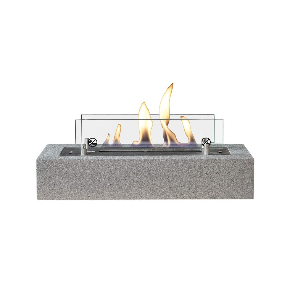 Chimenea Cuneo Ruby Fires Xaralyn de diseño moderno en acabado de color negro y detalles metálicos.