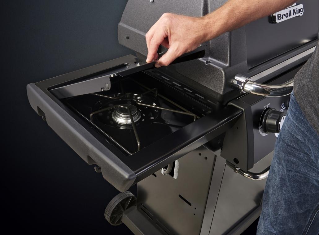 Compartimento lateral de la barbacoa Royal 340 Shadow para organizar herramientas y utensilios de parrilla