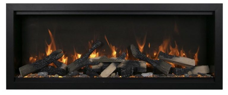 Vista frontal de la chimenea Symmetry XT Bespoke de Amantii mostrando el efecto de llama profunda.