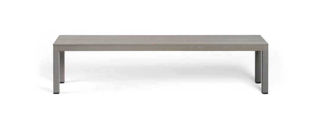Banco de exterior Nardi Rio Bench Alu en color tortora, fabricado en aluminio pintado con diseño de listones