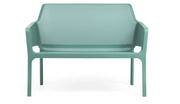 Banco de jardín Nardi Net Bench en color Willow (verde sauce), fabricado en resina de fibra de vidrio con diseño perforado