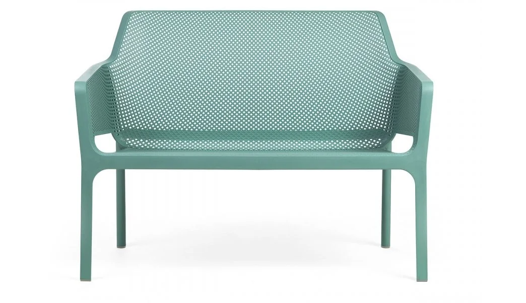 Banco de jardín Nardi Net Bench en color Willow (verde sauce), fabricado en resina de fibra de vidrio con diseño perforado