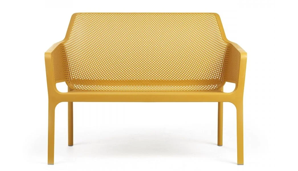 Net Bench de Nardi en color Senape (mostaza), banco decorativo para exteriores con patas antideslizantes