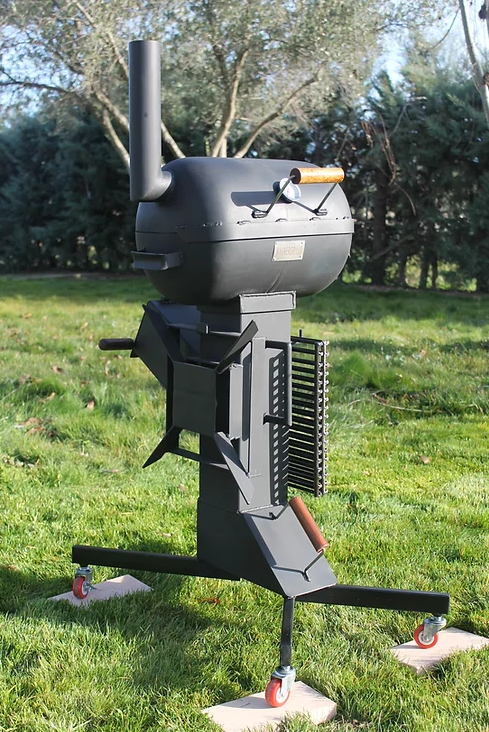 Barbacoa argentina multifuncional Salomon de Wagner Grills con ahumador, horno y sistema de cocción a leña integrado