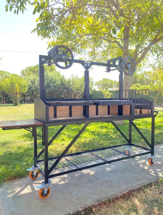 Vista lateral de la barbacoa premium Sorolla, destacando su robustez y su acabado resistente a altas temperaturas