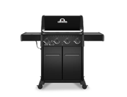Barbacoa de gas Broil King Crown 440 Shadow en color negro mate, vista frontal con 4 quemadores y estantes laterales