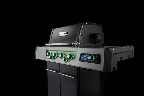 Diseño profesional de la barbacoa de gas Regal Q 490 IR con acabado porcelánico negro mate