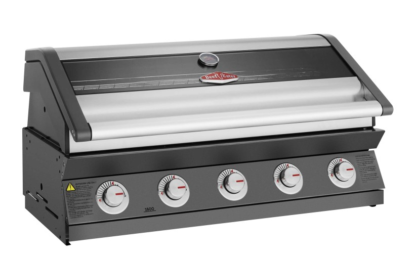 Barbacoa encastrable BeefEater de 5 quemadores en color grafito, ideal para integración en módulos de cocina exterior.