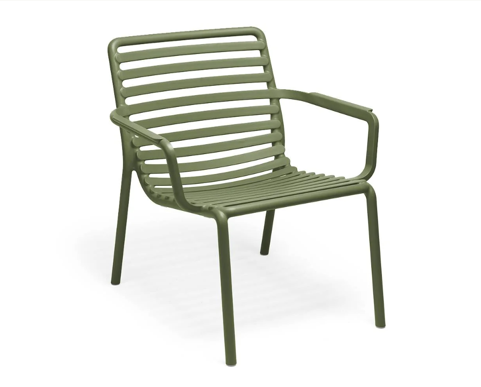 Butaca para zona chill-out Nardi Doga Relax color agave, fabricada en resina de fibra de vidrio de alta resistencia
