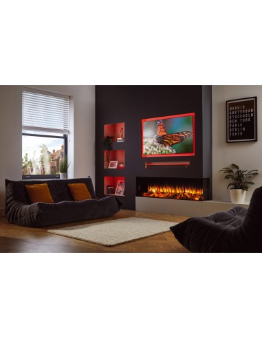 Chimenea panorámica Charlton & Jenrick iRange instalada bajo un televisor de gran formato, a dos caras