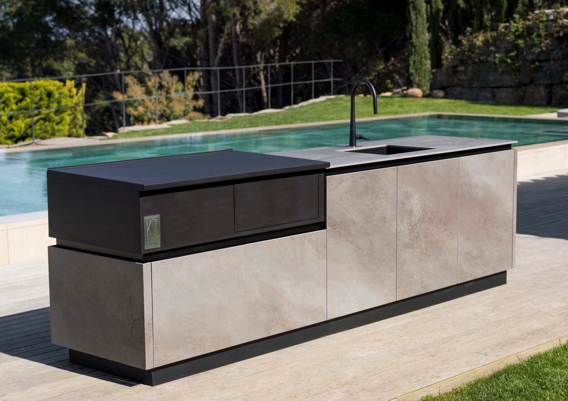 Cocina de exterior K7 de Rekker en acabado de inalco 12 mm