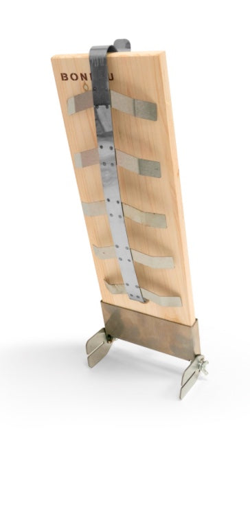 Detalle del sistema de sujeción de acero de la tabla para ahumar de BonFeu