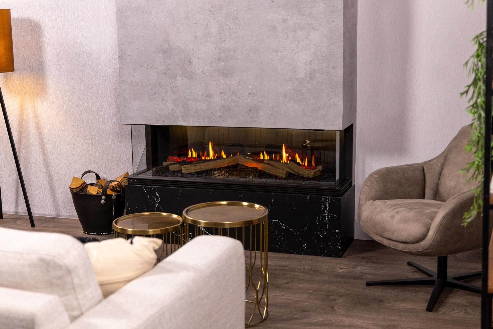 Vista panorámica de salón de lujo con chimenea holográfica Dimplex Holo Vista
