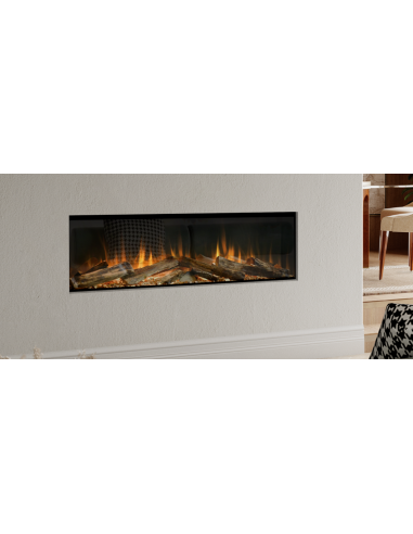 Vista frontal de chimenea eléctrica E-lectra Black Edition en pared blanca minimalista