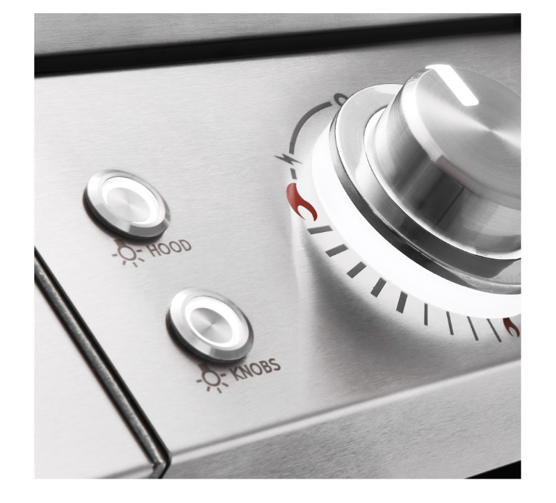 Primer plano de los mandos de control con iluminación LED azul de la barbacoa BeefEater Signature 7000 Premium.