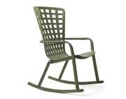 Mecedora de diseño para exterior Nardi Folio Rocking en color agave con base de balancín y estructura ergonómica perforada.