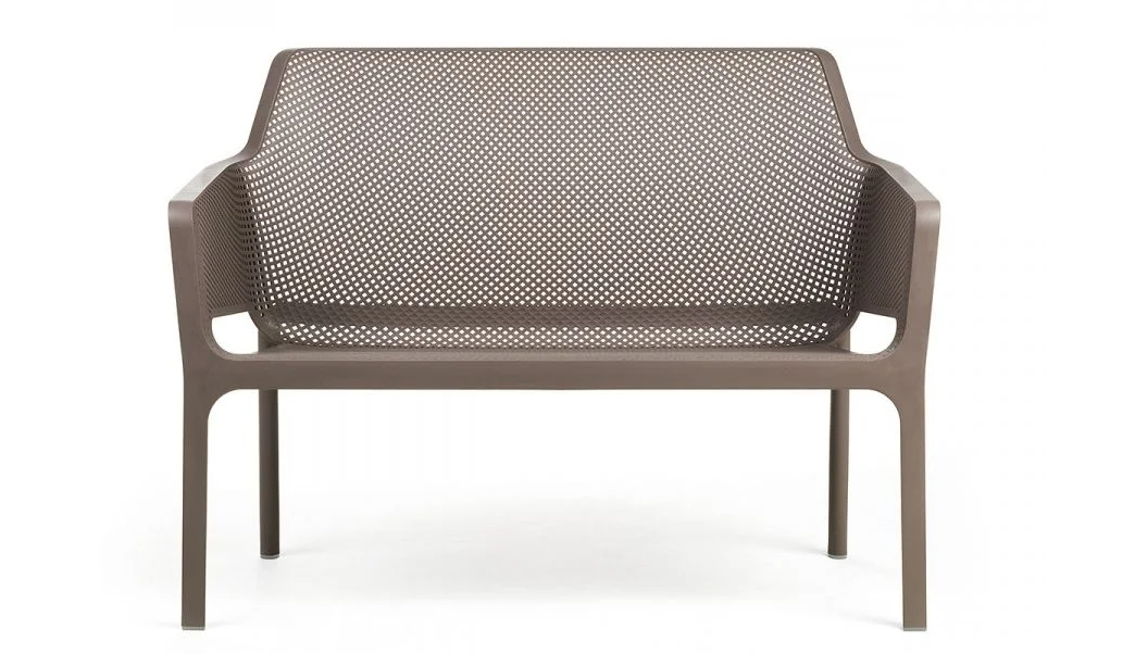 Banco para terraza Nardi Net Bench en color Tortora, material mate de alta resistencia y tacto agradable