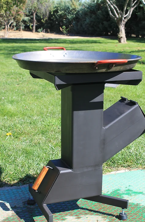 Barbacoa Salomon configurada con soporte para disco o paellera, ideal para asados argentinos y cocina exterior versátil