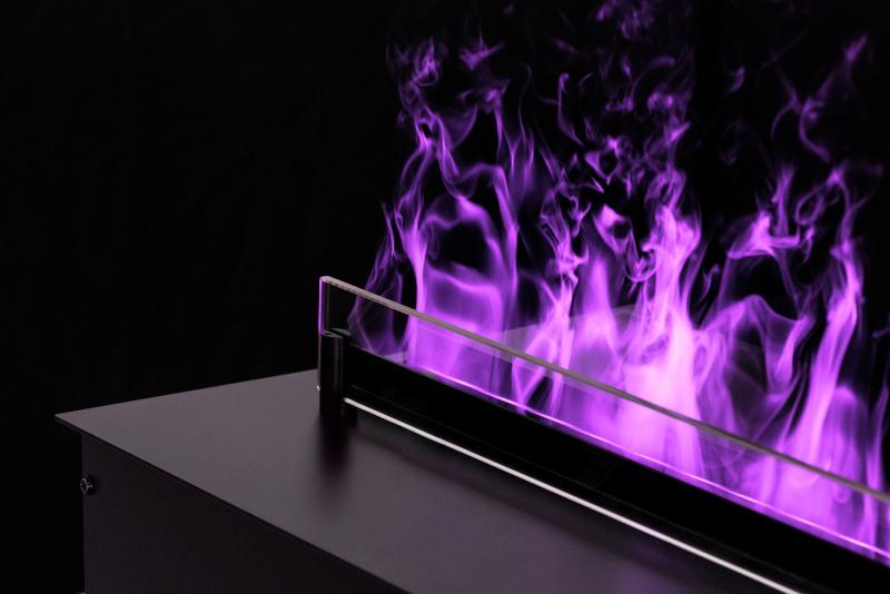 Efecto de fuego decorativo en color violeta con tecnología de vapor de agua Planika.