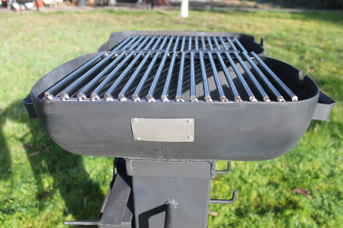 Detalle de la rejilla superior de la barbacoa Salomon, perfecta para cortes de carne al estilo parrilla argentina