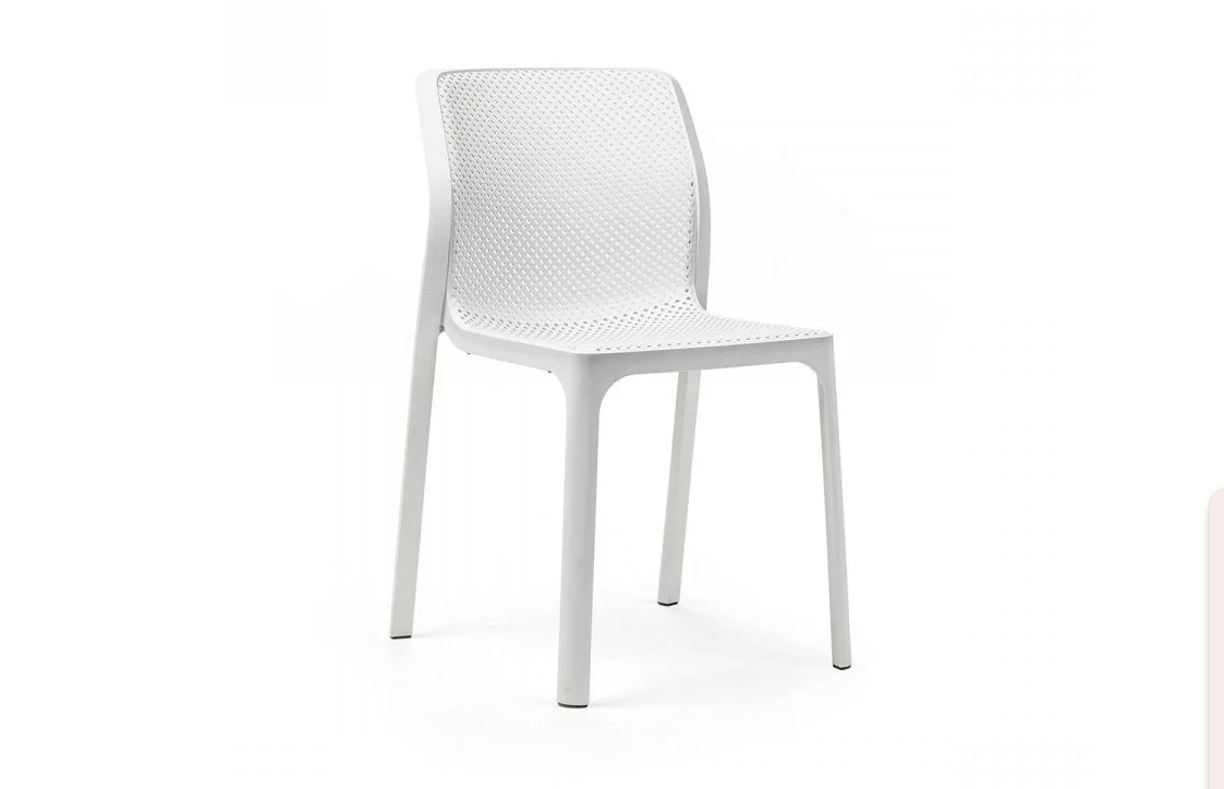 Silla de comedor para exterior Nardi Bit blanca, ligera, apilable y con tacos antideslizantes para mayor seguridad