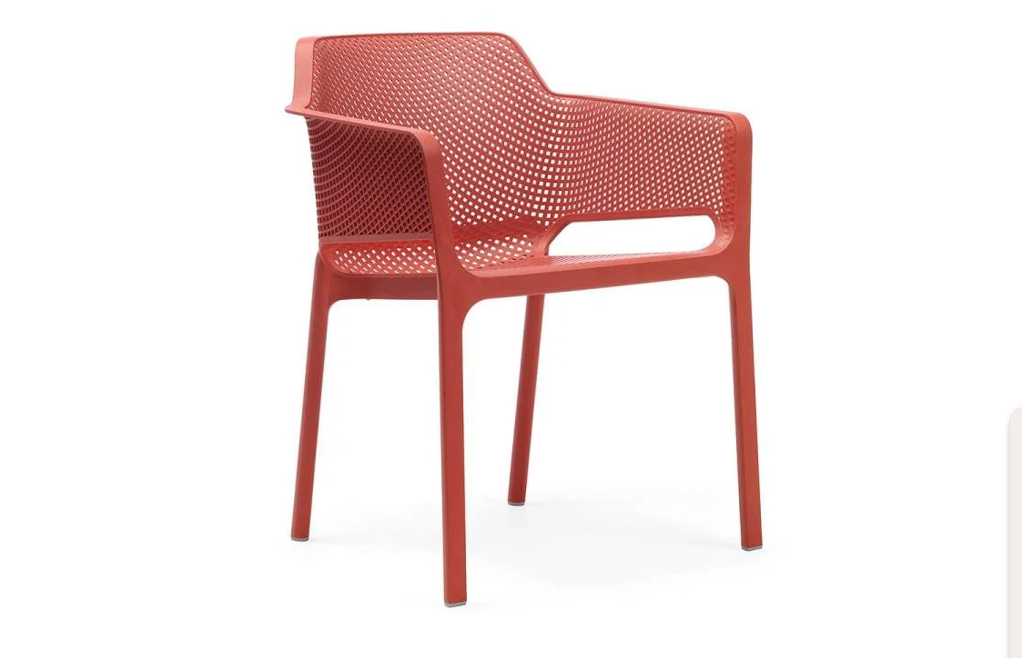 Silla de diseño Nardi Net Chair color coral, ligera y confortable para uso en exteriores e interiores.