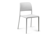 Silla de diseño para exterior Nardi en color blanco, apilable y resistente UV.