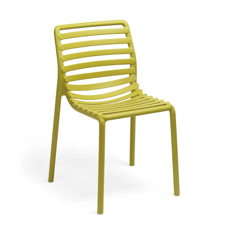 Silla para exterior Nardi Doga Bistrot en color pera (amarillo), diseño sin brazos de polipropileno reforzado con fibra de vidrio