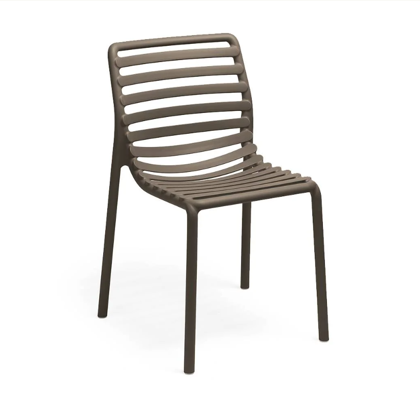Silla de diseño italiano Nardi Doga Bistrot color tabacco, acabado mate texturizado y patas con tacos antideslizantes