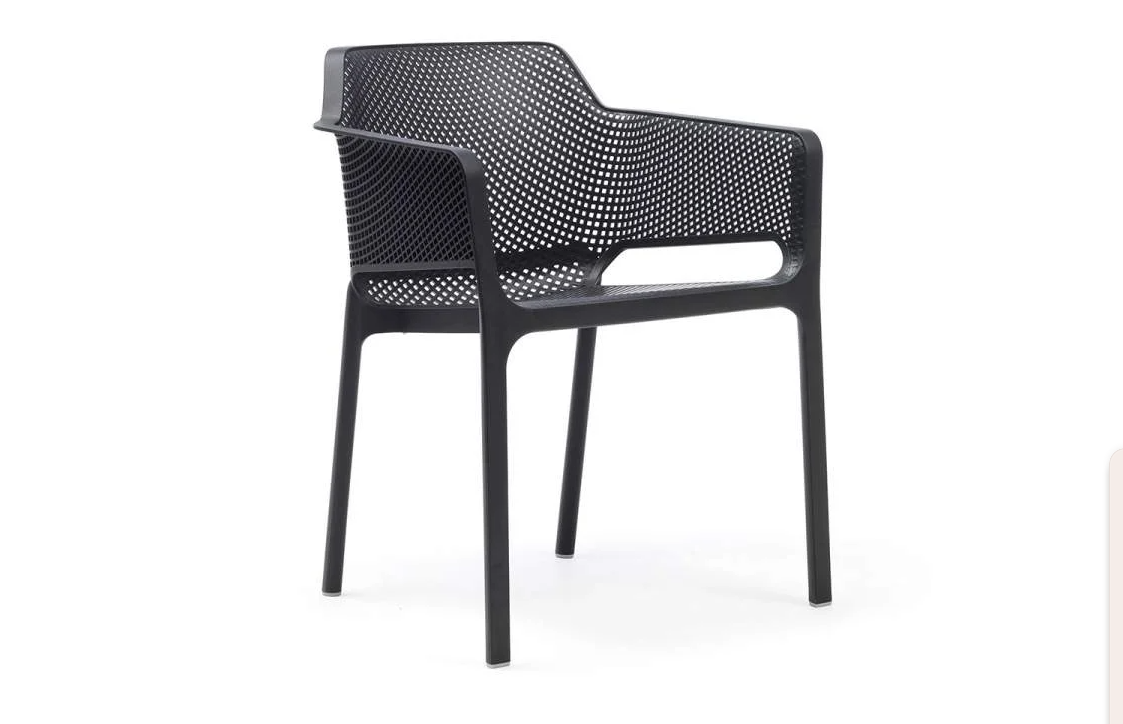 Silla Nardi Net Chair color antracita, mobiliario de diseño italiano ideal para terrazas de restaurantes y proyectos contract