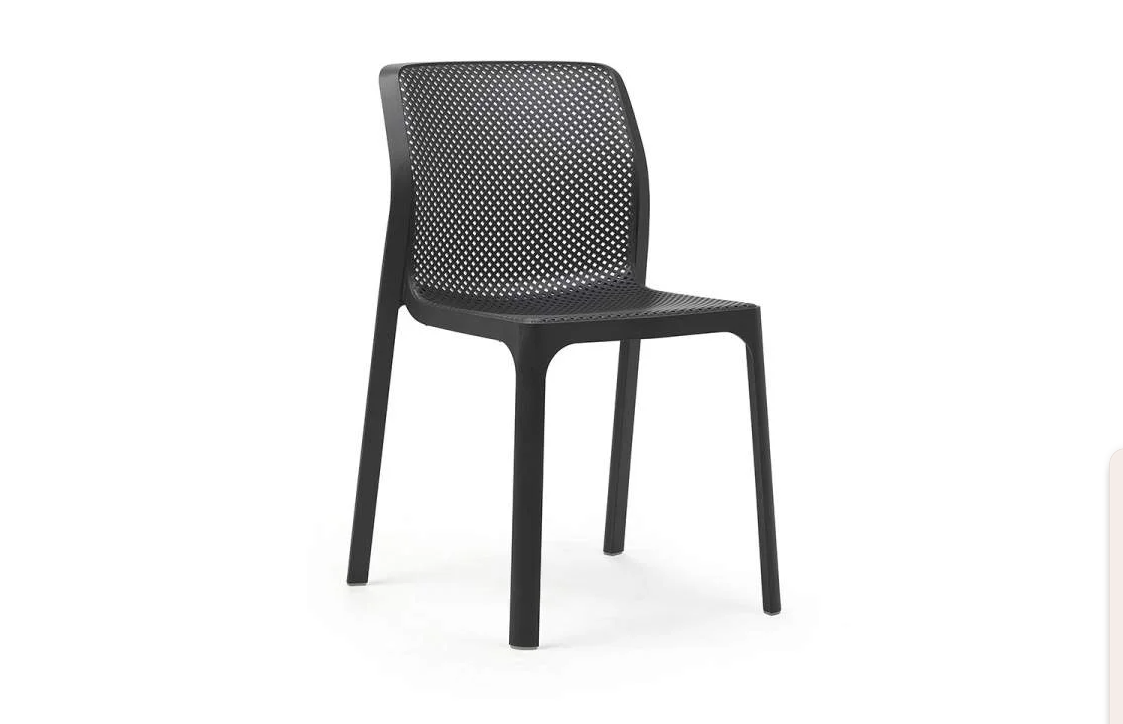 Silla moderna Nardi Bit color antracita, ideal para uso en hostelería y proyectos contract por su durabilidad monobloque