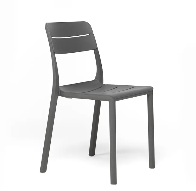 Silla de polipropileno Nardi Cassia Bristot color gris basalto con patas antideslizantes.