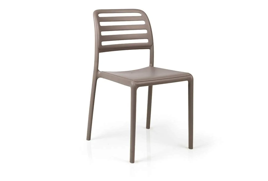 Silla Nardi Costa Bistrot color tórtora fabricada en resina de fibra de vidrio tratada UV.