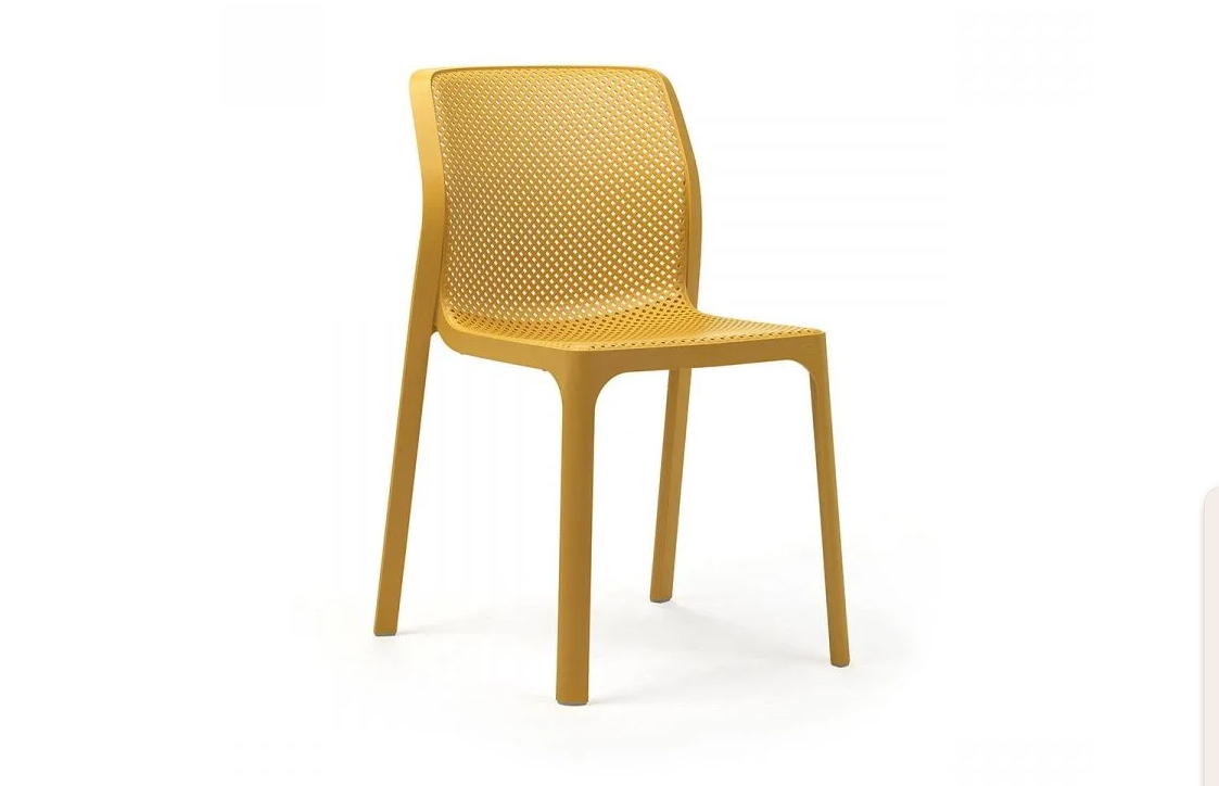 Silla de terraza Nardi Bit color mostaza, fabricada en resina de fibra de vidrio de alta resistencia y protección UV
