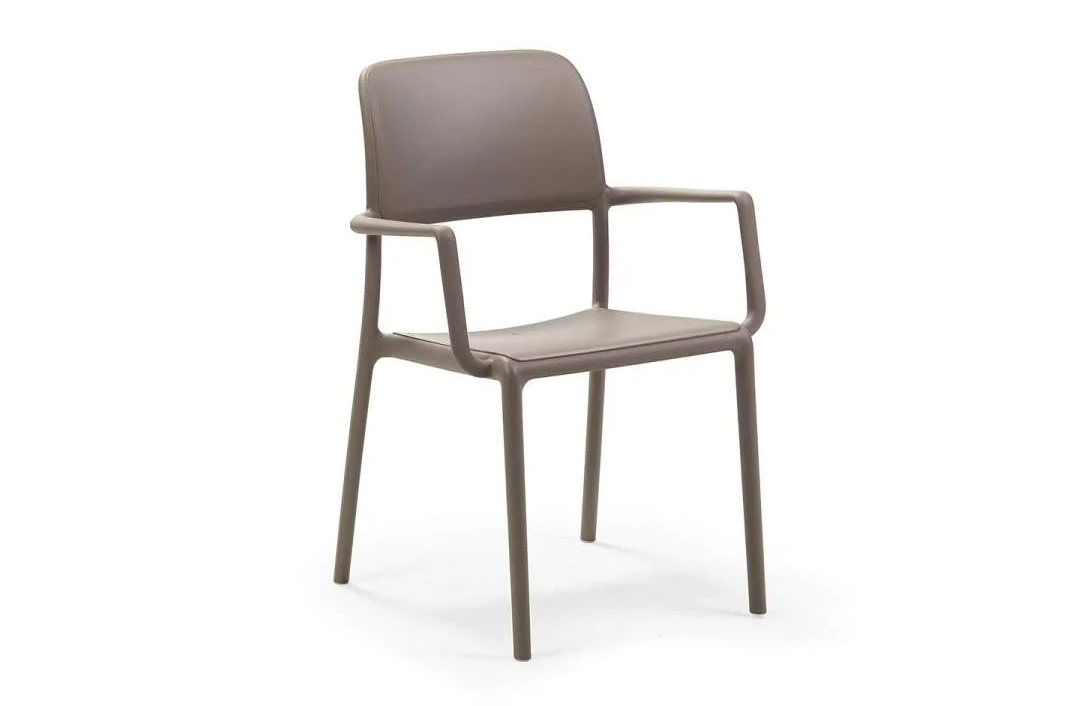 Sillón de exterior Nardi Riva color tortora, mobiliario contract de alta calidad con patas equipadas con tacos antideslizantes
