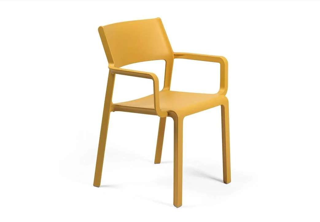 Sillón de exterior Nardi Trill Armchair en color mostaza con diseño de líneas minimalistas y acabado mate texturizado