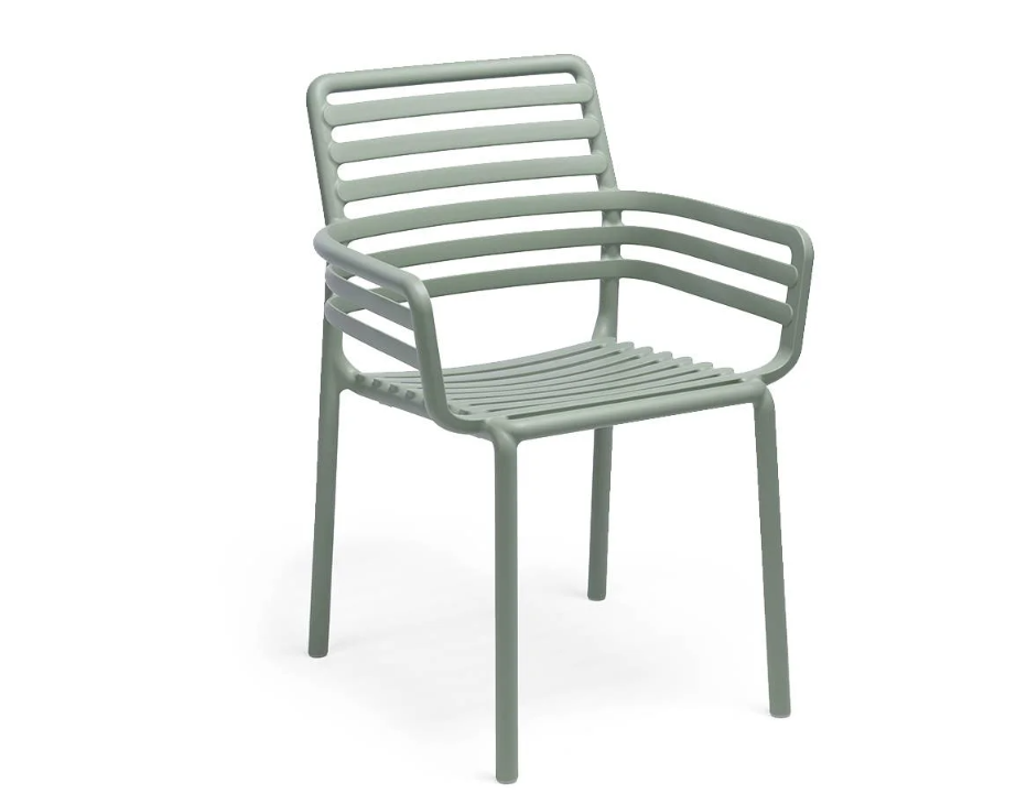 Sillón para terraza Nardi Doga en color menta, diseño ligero, apilable y resistente a los rayos UV.