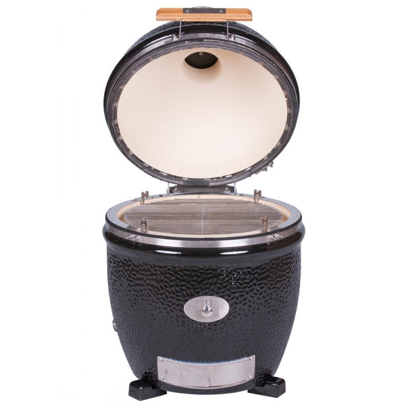 Detalle del puerto lateral Chip Feeder para añadir virutas de ahumado sin abrir la tapa del kamado Monolith.