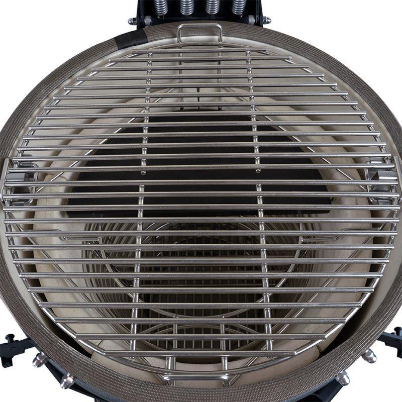 Amplia superficie de cocinado de The Bastard VX, capaz de albergar cenas para 8 o más personas